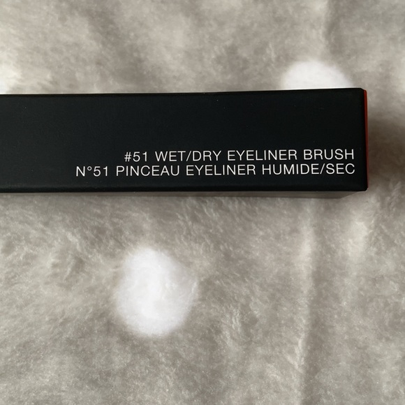 NARS Wet/Dry Eyeliner Brush #51 - Picture 6 of 6